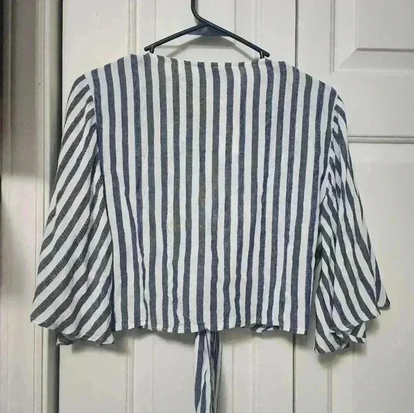 American Eagle NWT Womens Stripped Cropped Top Size Medium - Picture 4 of 6